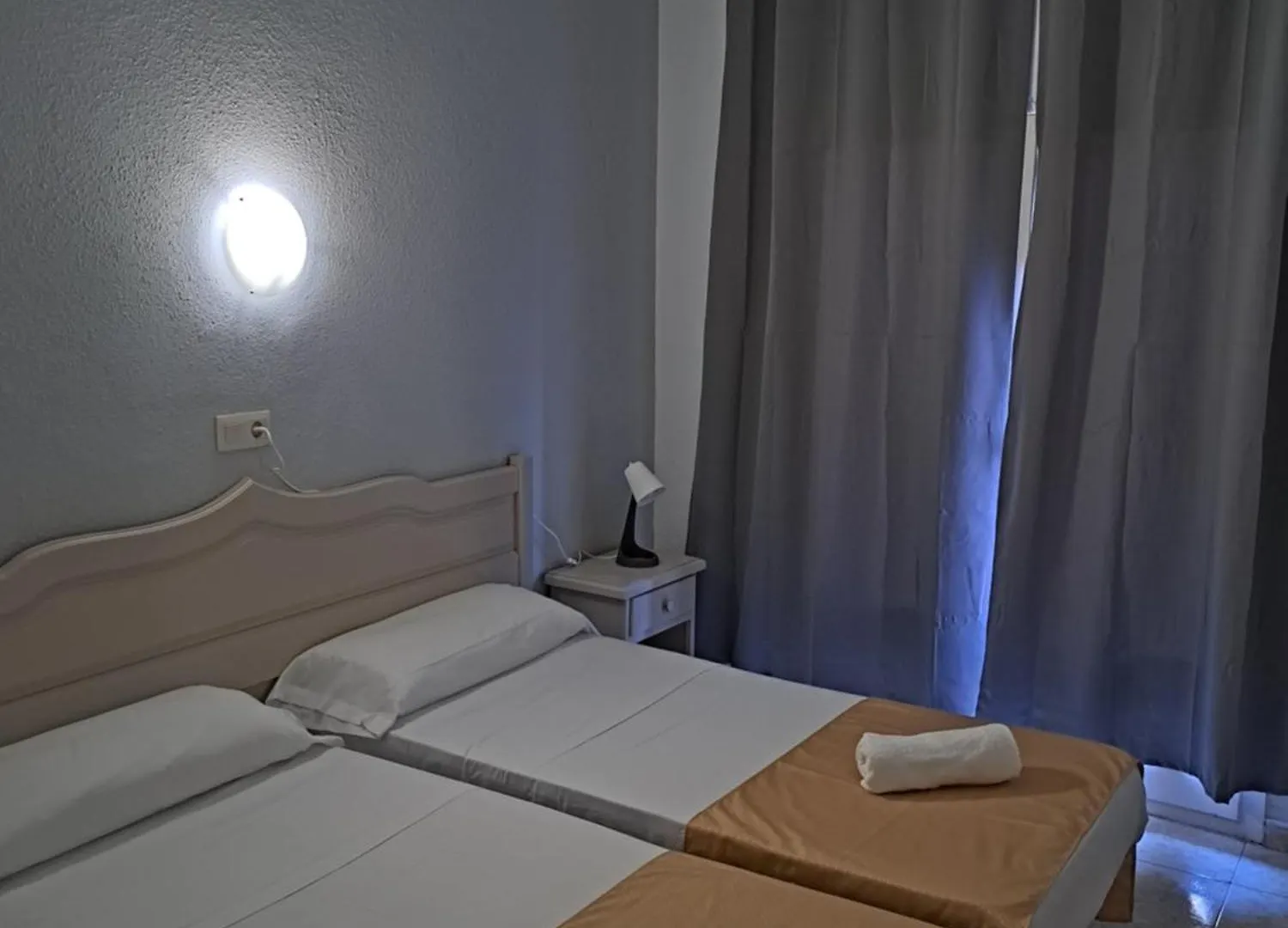 Hostal Caste Льорет-де-Мар 0*,