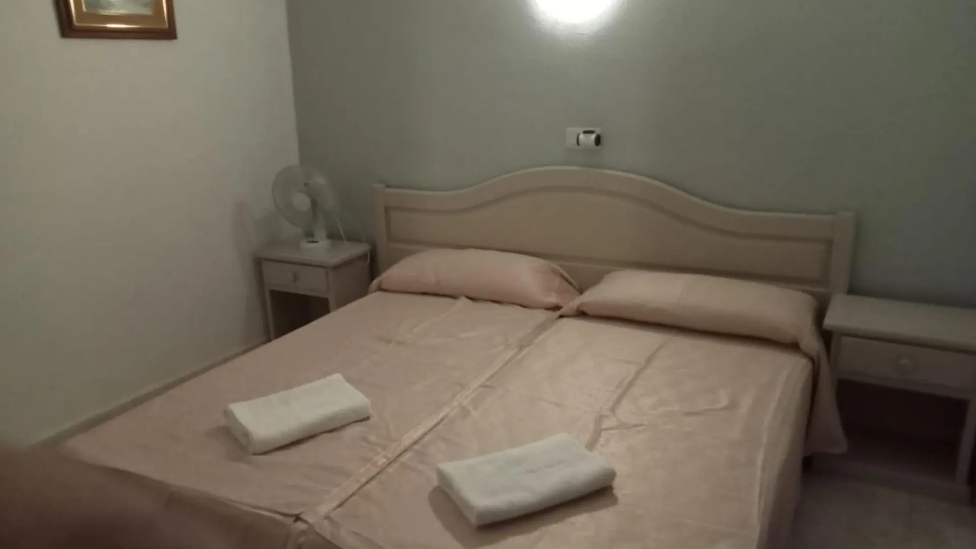 Hostal Caste Льорет-де-Мар 0*,
