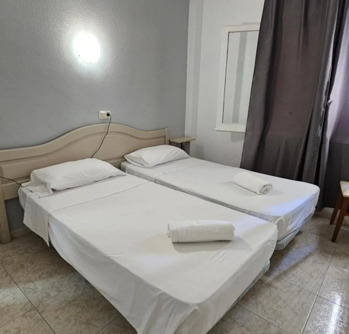 بيت ضيافة Hostal Caste يوريت دي مار